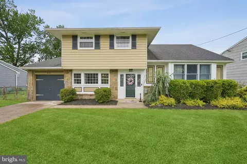 14 Swarthmore Ave, Stratford, NJ 08084
