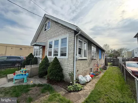 904 Center St, Gloucester City, NJ 08030
