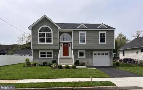 8 Oxford Ave, Gloucester City, NJ 08030