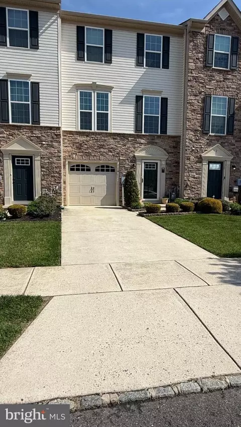 4 Farm Field Ln, Sicklerville, NJ 08081
