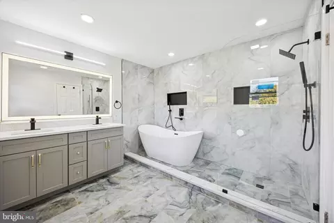 5 S Syracuse Dr, Cherry Hill, NJ 08034