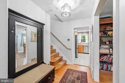 Entry Way - 404 Graisbury Ave, Haddonfield, NJ 08033 photo 4 of 7