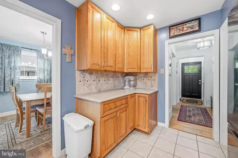 Entry Way - 404 Graisbury Ave, Haddonfield, NJ 08033 photo 6 of 7