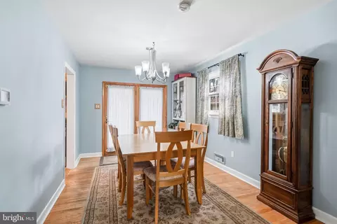 Dining - 404 Graisbury Ave, Haddonfield, NJ 08033 photo 1 of 2