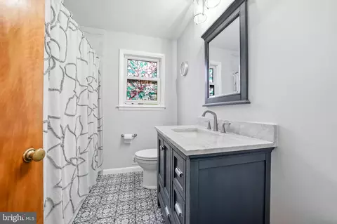 Bath - 404 Graisbury Ave, Haddonfield, NJ 08033 photo 1 of 3