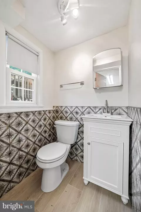 Bath - 404 Graisbury Ave, Haddonfield, NJ 08033 photo 3 of 3
