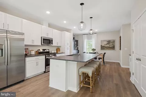 Entry Way - 41 Silverbell Ave, Berlin, NJ 08009 photo 5 of 11