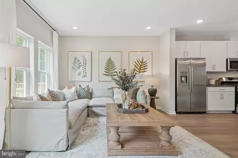 Entry Way - 41 Silverbell Ave, Berlin, NJ 08009 photo 4 of 11