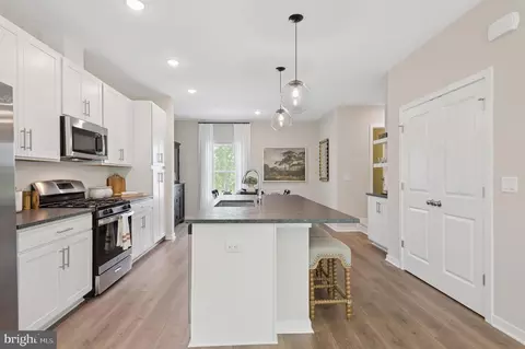 Entry Way - 41 Silverbell Ave, Berlin, NJ 08009 photo 6 of 11