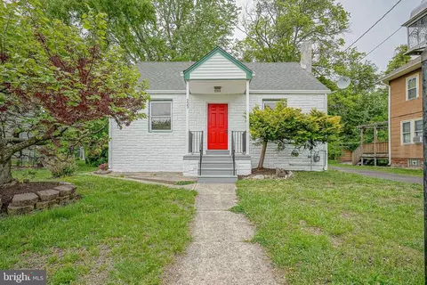 323 Jackson Ave, Magnolia, NJ 08049