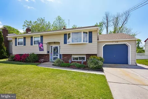 339 Booth Dr, Bellmawr, NJ 08031