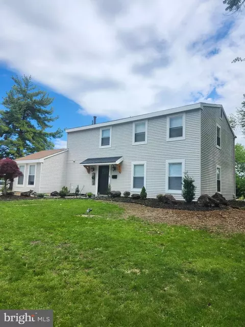 6 Cherrywood Dr, Clementon, NJ 08021