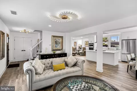 6 Cherrywood Dr, Clementon, NJ 08021
