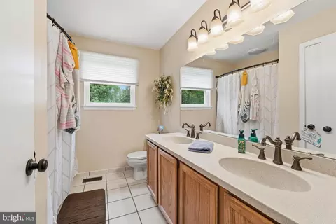 Bath - 2 Farnham Ct, Clementon, NJ 08021 photo 2 of 2