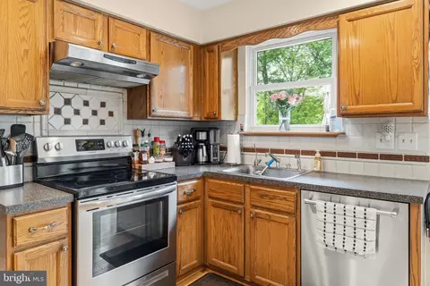 Kitchen - 2 Farnham Ct, Clementon, NJ 08021 photo 1 of 1