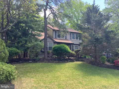 8 Chatham Dr, Voorhees, NJ 08043