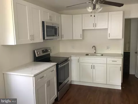 Kitchen - 21 Davis Ave, Clementon, NJ 08021 photo 2 of 2