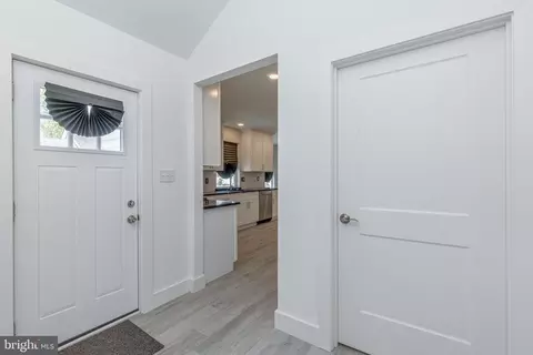 Entry Way - 36 Atlantic Ave, Clementon, NJ 08021 photo 9 of 11