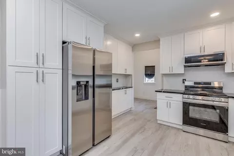 Entry Way - 36 Atlantic Ave, Clementon, NJ 08021 photo 4 of 11