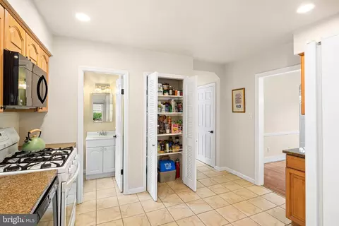 Entry Way - 809 W Redman Ave, Haddonfield, NJ 08033 photo 3 of 6