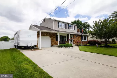 52 Springlane Dr, Blackwood, NJ 08012