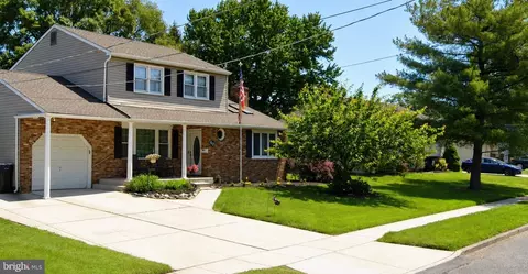 52 Springlane Dr, Blackwood, NJ 08012