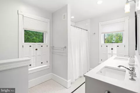 Bath - 213 Warwick Rd, Haddonfield, NJ 08033 photo 4 of 6