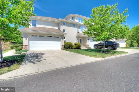 4 Regency Ct, Cherry Hill, NJ 08002