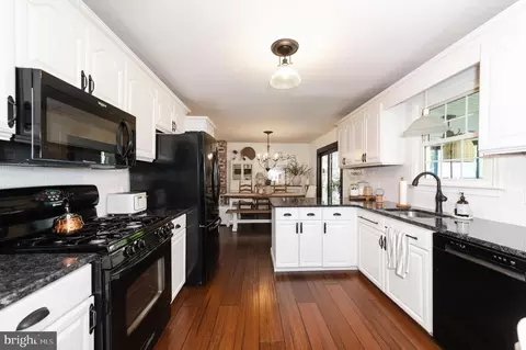 Kitchen - 34 Madison Dr, Clementon, NJ 08021 photo 4 of 6