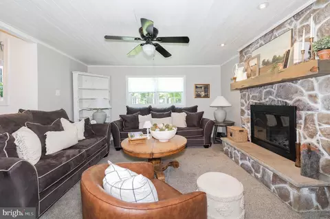 Living - 34 Madison Dr, Clementon, NJ 08021 photo 5 of 7