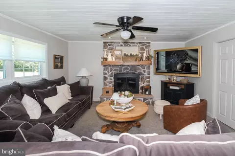 Living - 34 Madison Dr, Clementon, NJ 08021 photo 6 of 7