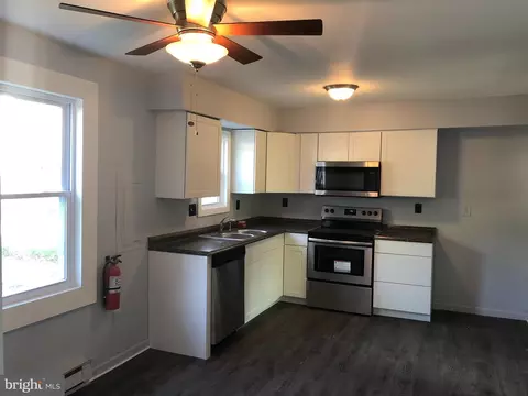 88 Berkshire Rd, Sicklerville, NJ 08081