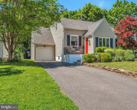 209 W Wayne Ter, Collingswood, NJ 08108