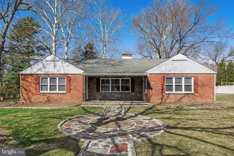 245 Gibbsboro Rd, Clementon, NJ 08021