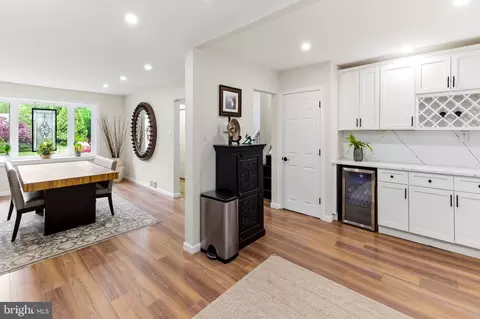 Entry Way - 17 Devon Ct, Haddonfield, NJ 08033 photo 2 of 3