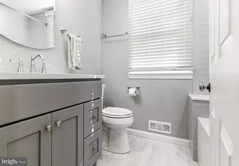 Bath - 656 E Greenman Rd, Haddonfield, NJ 08033 photo 2 of 3