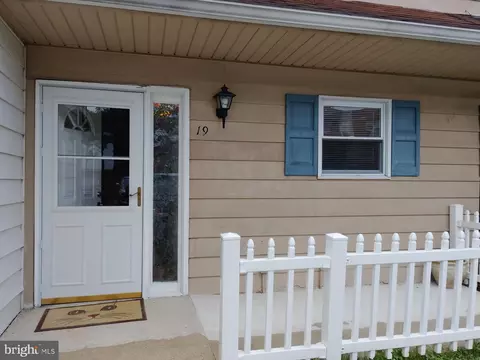 19 La Cascata Tnhs, Clementon, NJ 08021