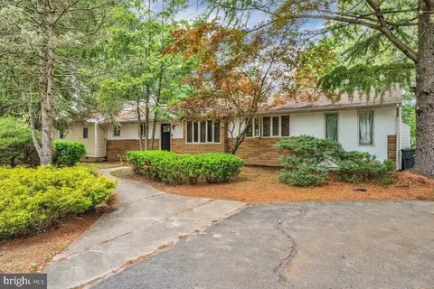 3 Southgate Dr, Voorhees, NJ 08043
