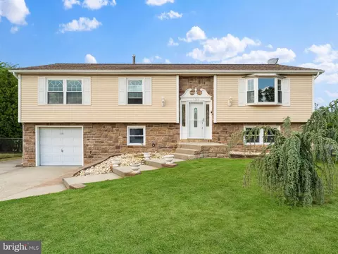 131 Sturbridge Dr, Sicklerville, NJ 08081
