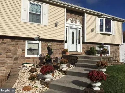 131 Sturbridge Dr, Sicklerville, NJ 08081