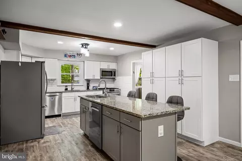 11 Forage Ln, Cherry Hill, NJ 08003