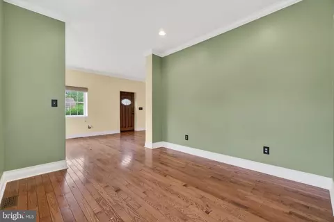 Entry Way - 117 State Ave, Lindenwold, NJ 08021 photo 3 of 9