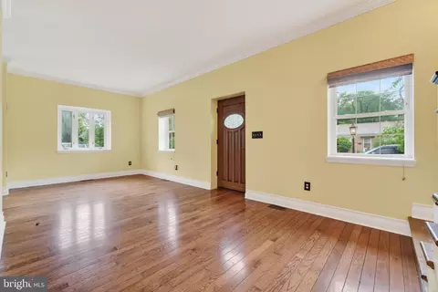Living - 117 State Ave, Lindenwold, NJ 08021 photo 2 of 5