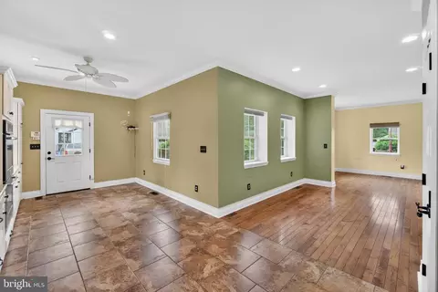 Entry Way - 117 State Ave, Lindenwold, NJ 08021 photo 7 of 9