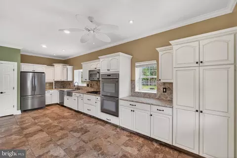 Entry Way - 117 State Ave, Lindenwold, NJ 08021 photo 5 of 9