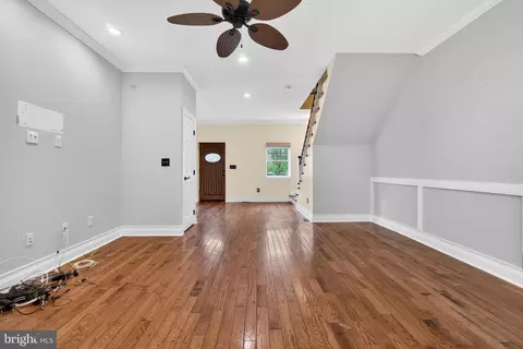 Entry Way - 117 State Ave, Lindenwold, NJ 08021 photo 2 of 9