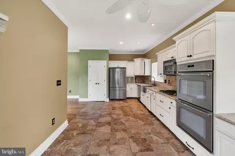 Entry Way - 117 State Ave, Lindenwold, NJ 08021 photo 6 of 9
