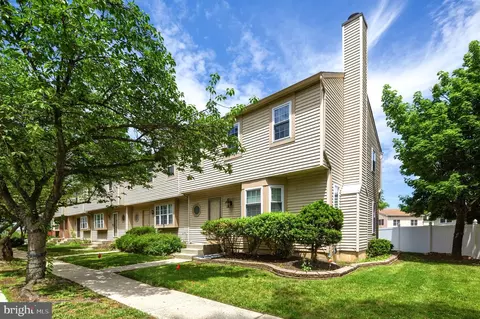 4 Fairway Blvd, Pennsauken, NJ 08109