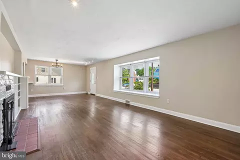Living - 83 Johnson Ave, Runnemede, NJ 08078 photo 4 of 5