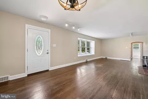 Living - 83 Johnson Ave, Runnemede, NJ 08078 photo 2 of 5